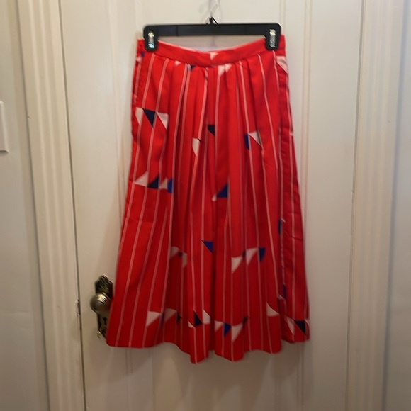 NWOT! Modcloth Molly Bracken flagging down fun red midi skirt - Picture 4 of 7